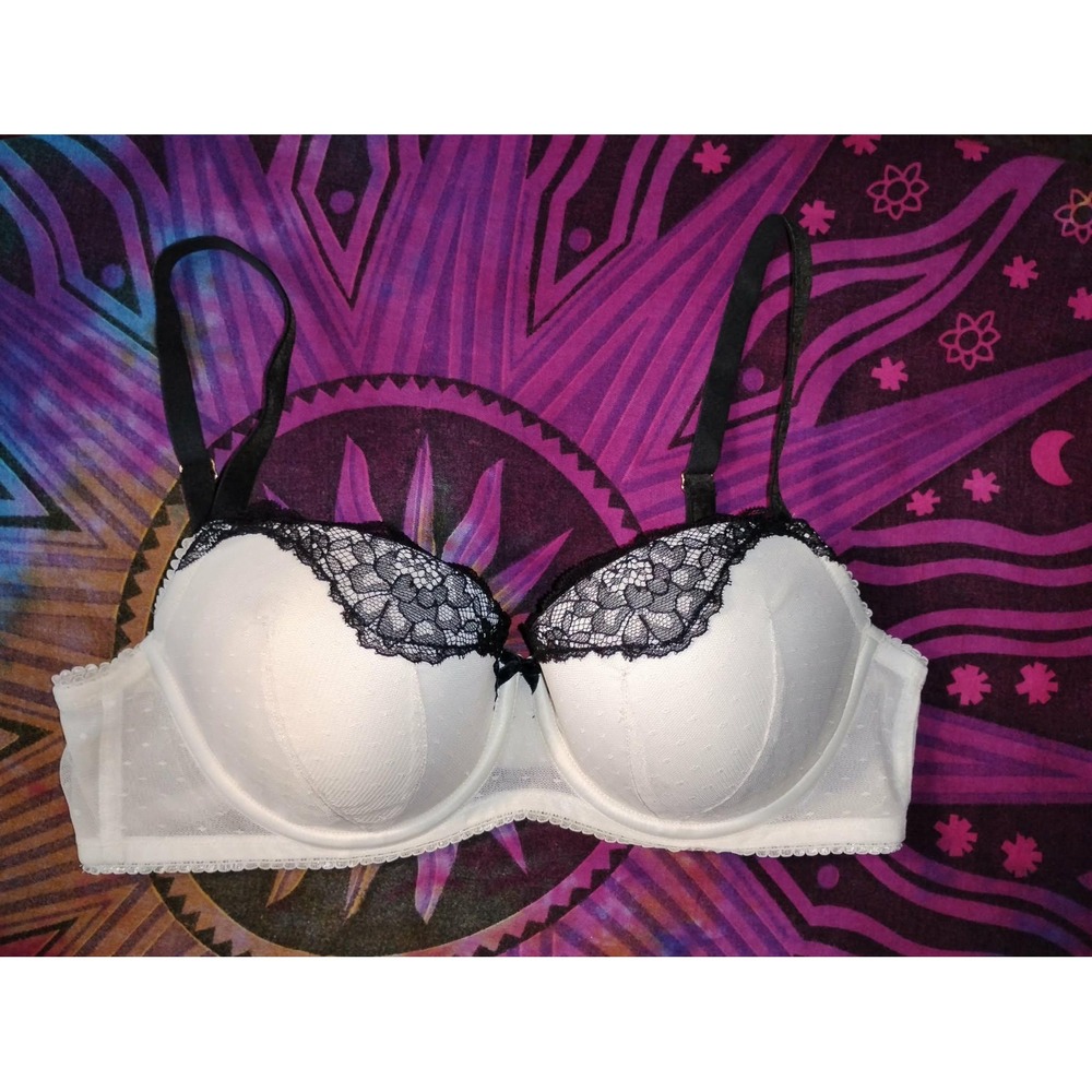 34D Victoria's Secret Dream Angels Underwire Bra White with Black Lace Y2K